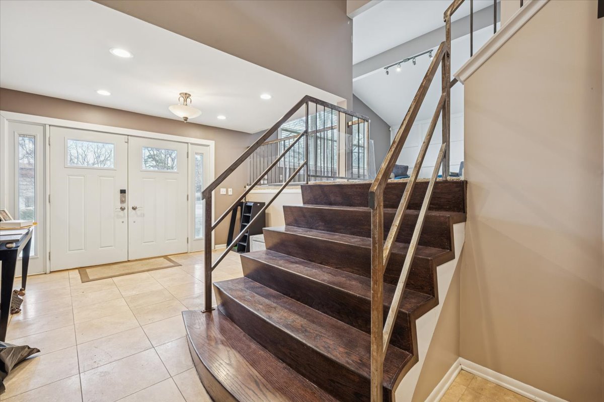 1908 McCraren Road Highland Park, IL 60035 - Photo 6 of 37 a view of entryway