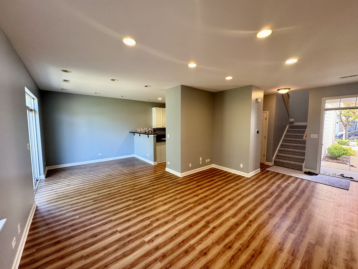 423 Acushnet Street, Unit 423 Elgin, IL 60124 - Photo 2 of 18