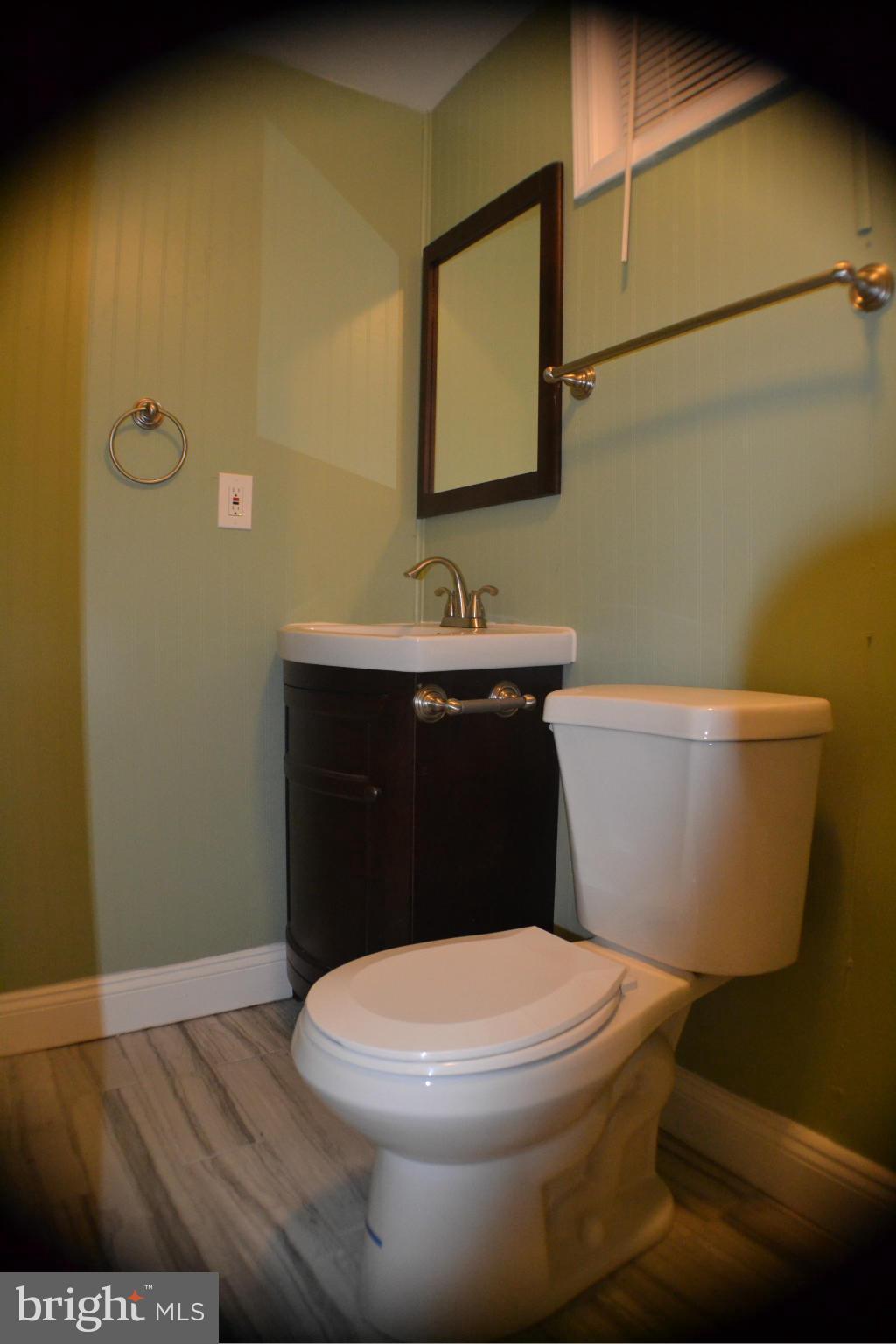 4221 Colborne Road Baltimore, MD 21229 - Photo 13 of 13 Bath