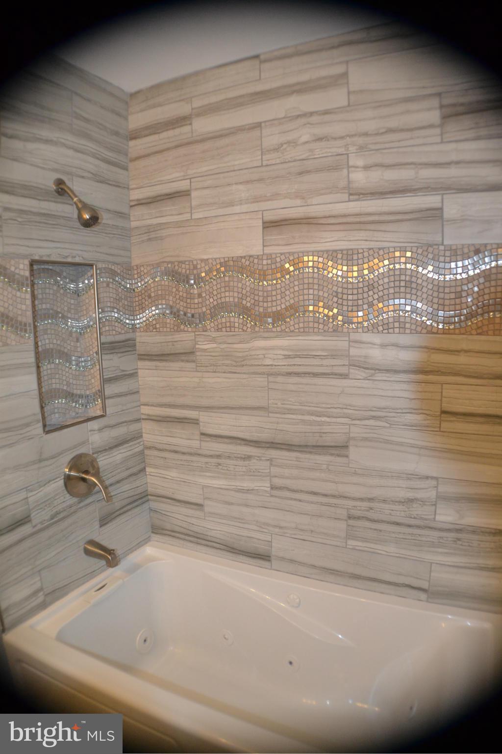 4221 Colborne Road Baltimore, MD 21229 - Photo 7 of 13 Bath