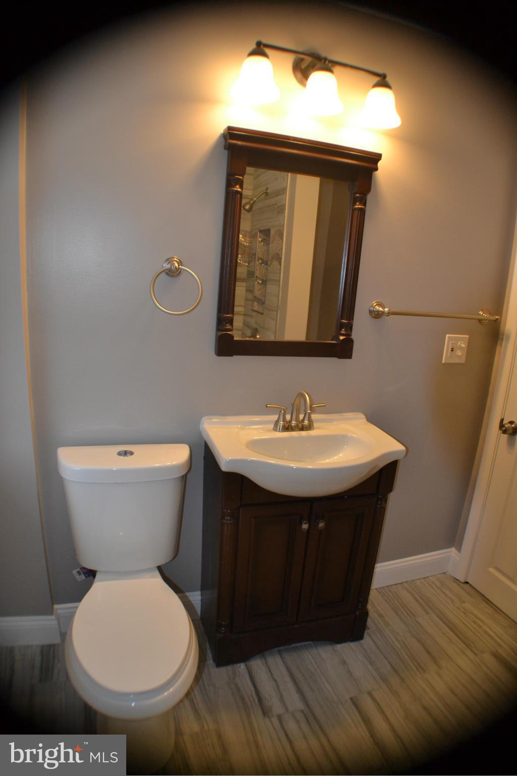 4221 Colborne Road Baltimore, MD 21229 - Photo 10 of 13 Bath