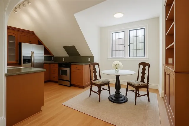 $3,000 | 901 East Avenue, Unit D, Rochester, NY 14607