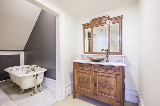 $3,000 | 901 East Avenue, Unit D, Rochester, NY 14607