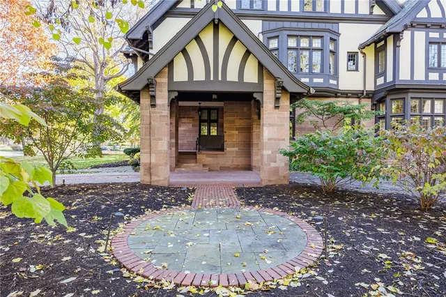 $3,000 | 901 East Avenue, Unit D, Rochester, NY 14607