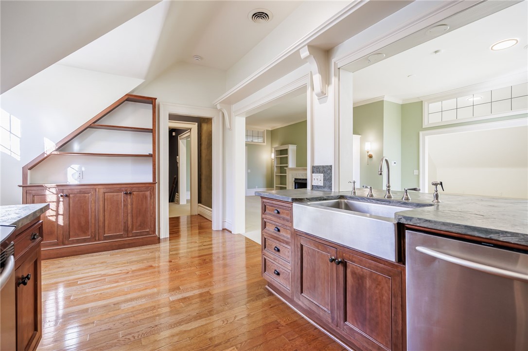 901 East Avenue, Unit D Rochester, NY 14607 - Photo 9 of 42