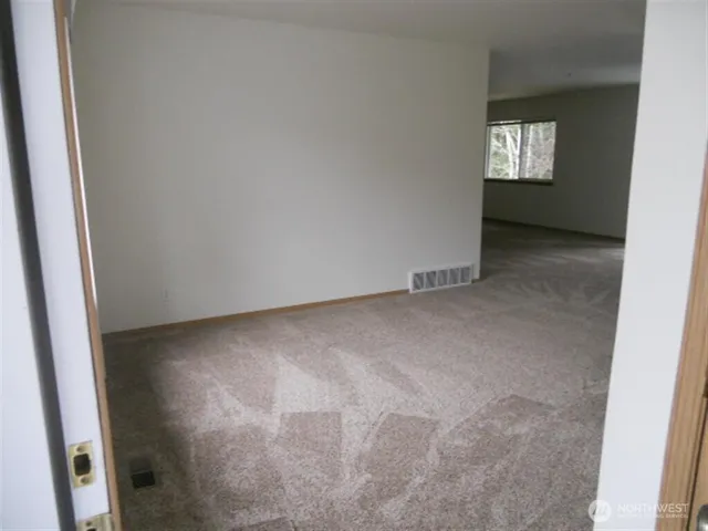 $2,895 | 5711 10th Avenue West, Everett, WA 98203