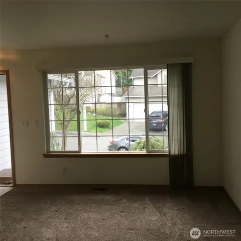 $2,895 | 5711 10th Avenue West, Everett, WA 98203