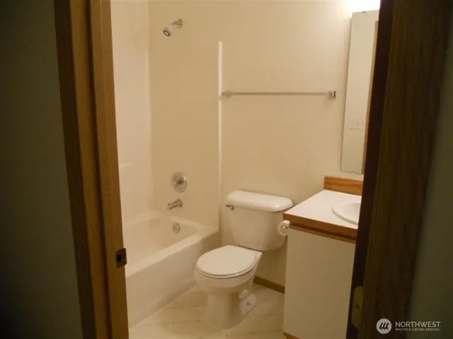 $2,895 | 5711 10th Avenue West, Everett, WA 98203