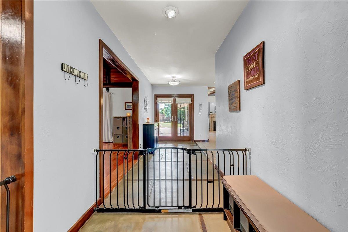 30960 Tower Road Visalia, CA 93292 - Photo 39 of 76 a view of a hallway with wooden floor and windows