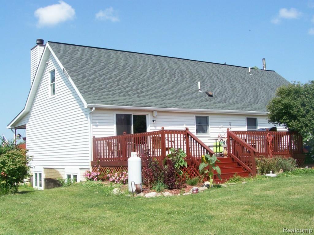 121 Amos Road Howell, MI 48843 - Photo 23 of 41 back.jpg