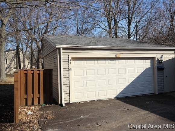 41 Country Place Springfield, IL 62703 - Photo 3 of 20