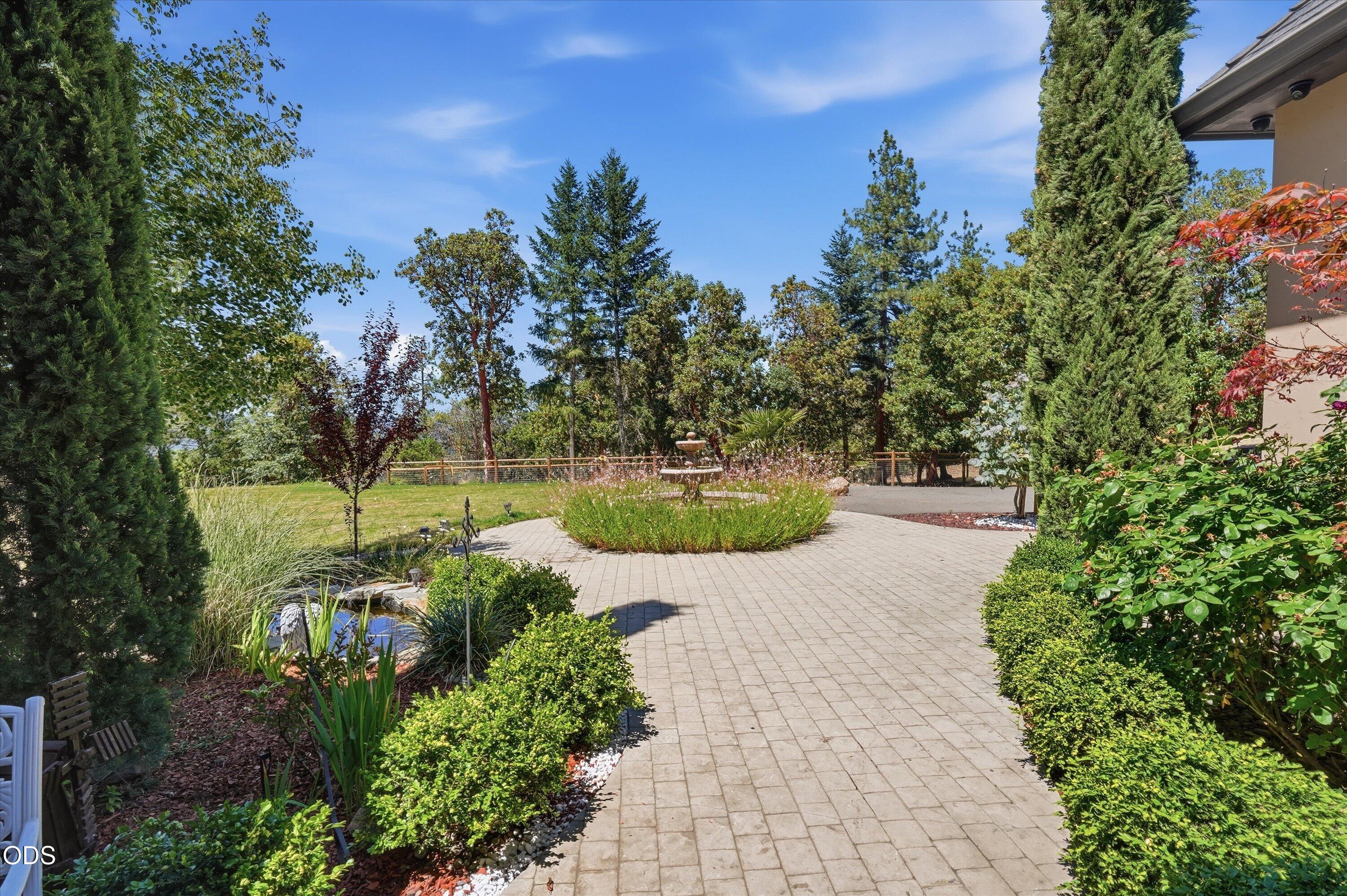 15202 Richards Way Eagle Point, OR 97524 - Photo 11 of 129