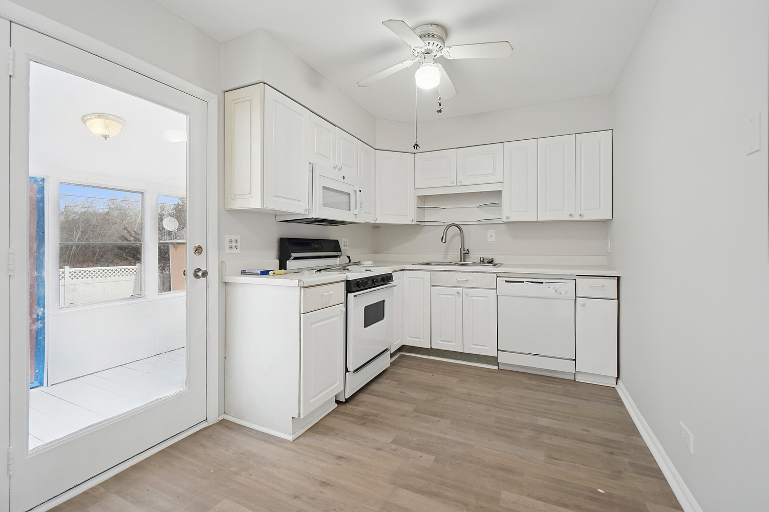 1626 Rice Street Waukegan, IL 60087 - Photo 3 of 17