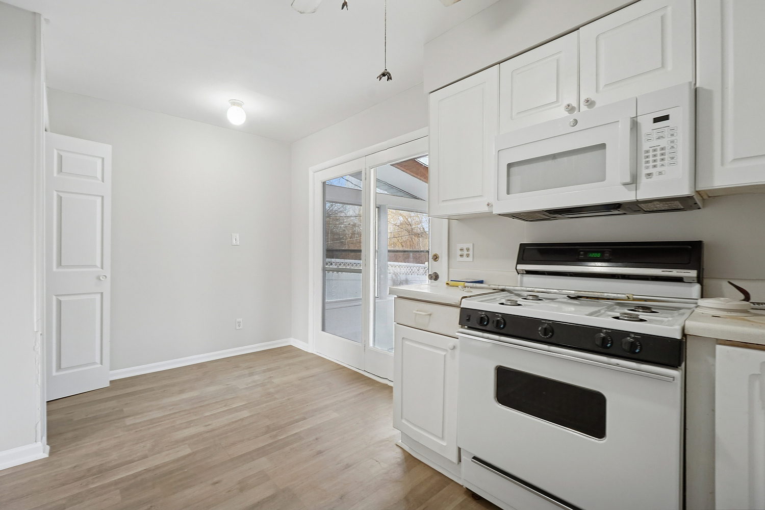 1626 Rice Street Waukegan, IL 60087 - Photo 4 of 17