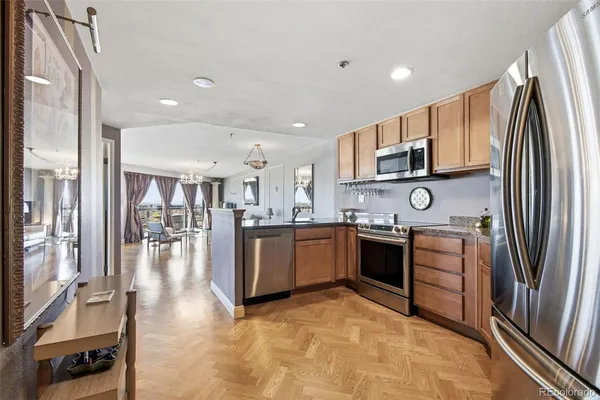 $299,000 | 100 Park Avenue West, Unit 2006, Denver, CO 80205