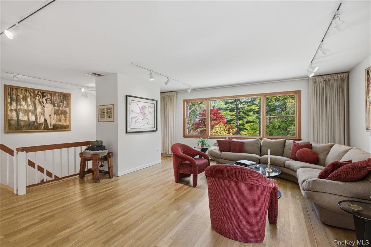 93 Brundage Ridge Road Bedford, NY 10506 - Photo 4 of 29