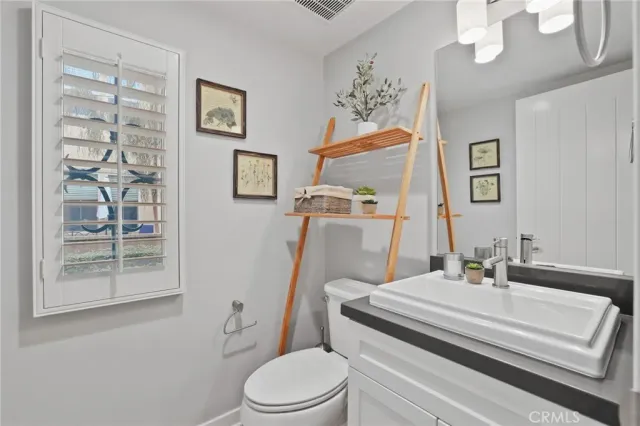 a en suite bathroom with double sink and a mirror