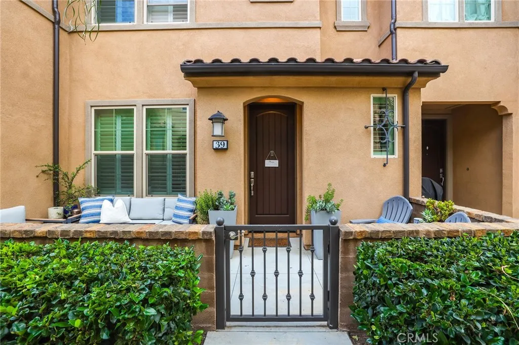 39 Savannah Irvine, CA 92620 - Photo 3 of 42