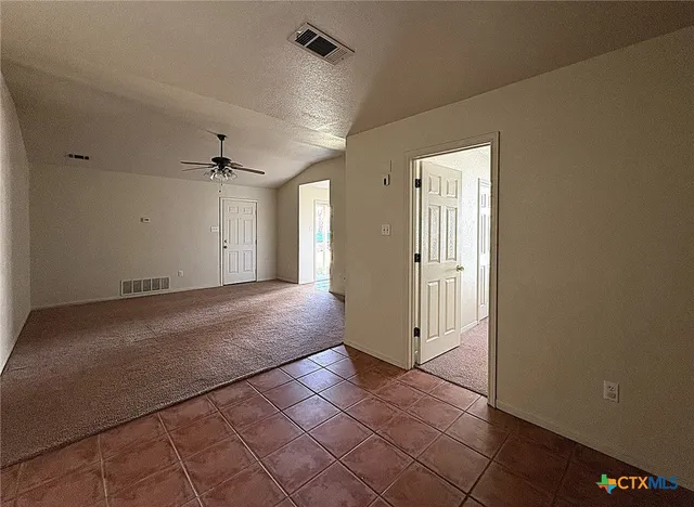 $1,075 | 1002 West Avenue B, Unit B, Copperas Cove, TX 76522