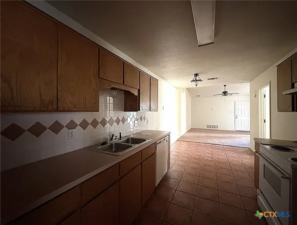 $1,075 | 1002 West Avenue B, Unit B, Copperas Cove, TX 76522