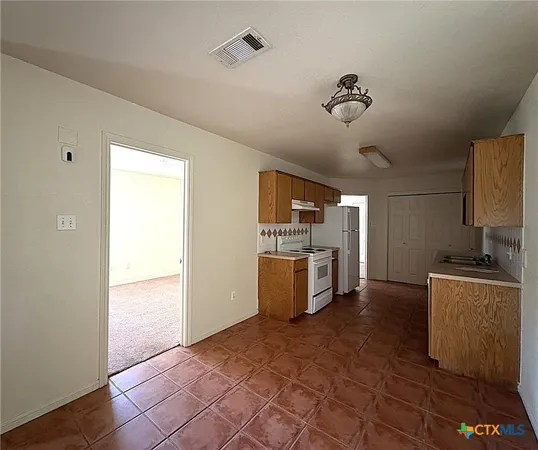 $1,075 | 1002 West Avenue B, Unit B, Copperas Cove, TX 76522