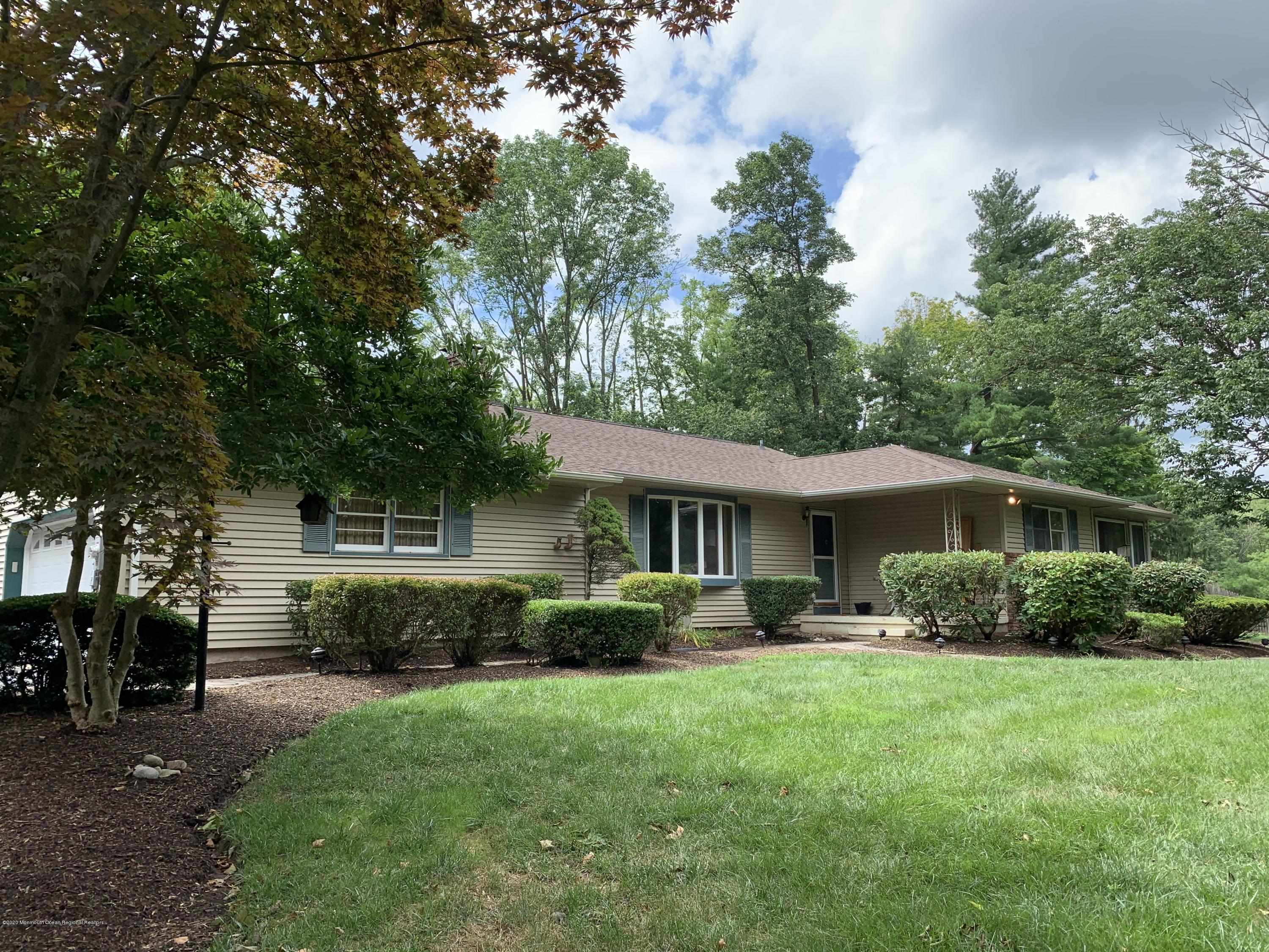 8 Hillsborough Road Flemington, NJ 08822 - Photo 3 of 41 IMG_0731