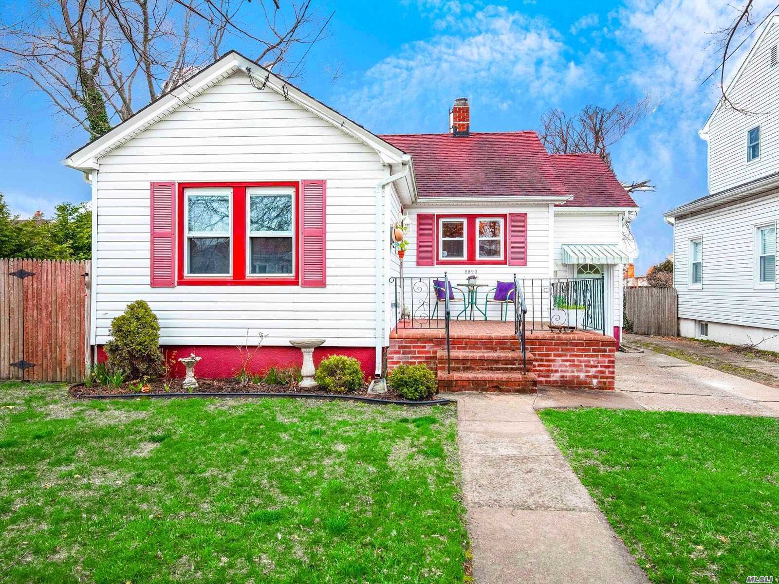 2820 Royle Street Bellmore, NY 11710 - Photo 1 of 13 Gallery Image 1