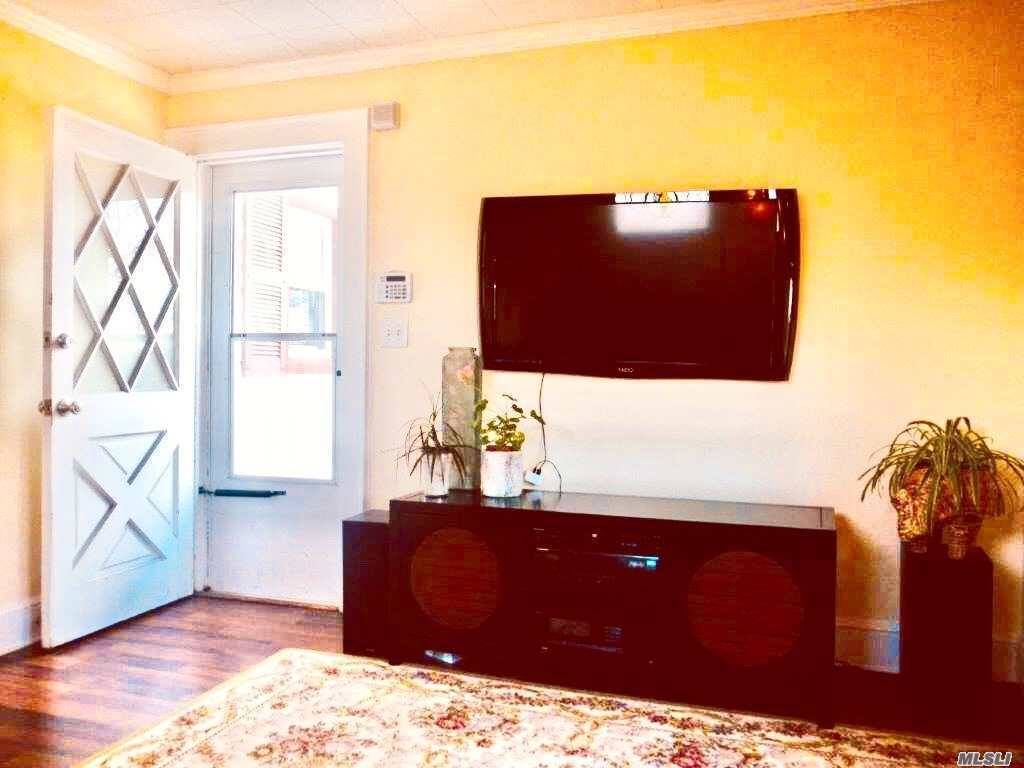 2820 Royle Street Bellmore, NY 11710 - Photo 2 of 13 Gallery Image 2