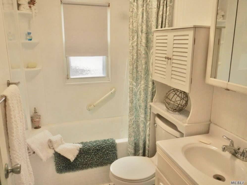 2820 Royle Street Bellmore, NY 11710 - Photo 9 of 13 Gallery Image 9