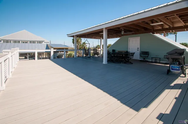 $995,000 | 102 Constantin Drive, Golden Meadow, LA 70357