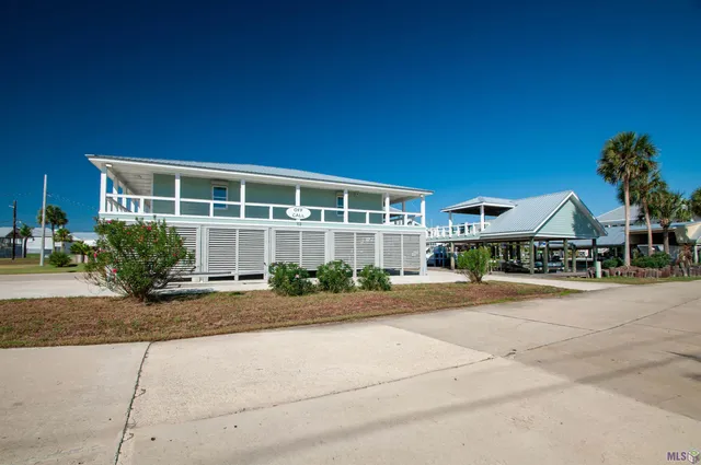 $995,000 | 102 Constantin Drive, Golden Meadow, LA 70357