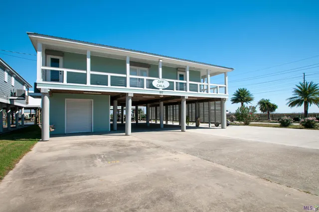 $995,000 | 102 Constantin Drive, Golden Meadow, LA 70357