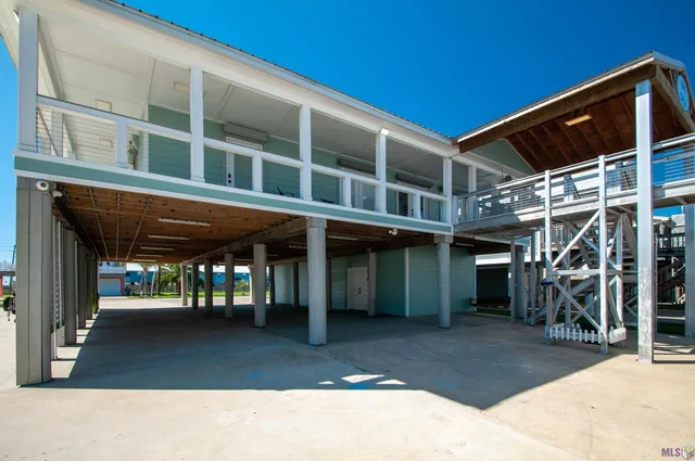 $995,000 | 102 Constantin Drive, Golden Meadow, LA 70357