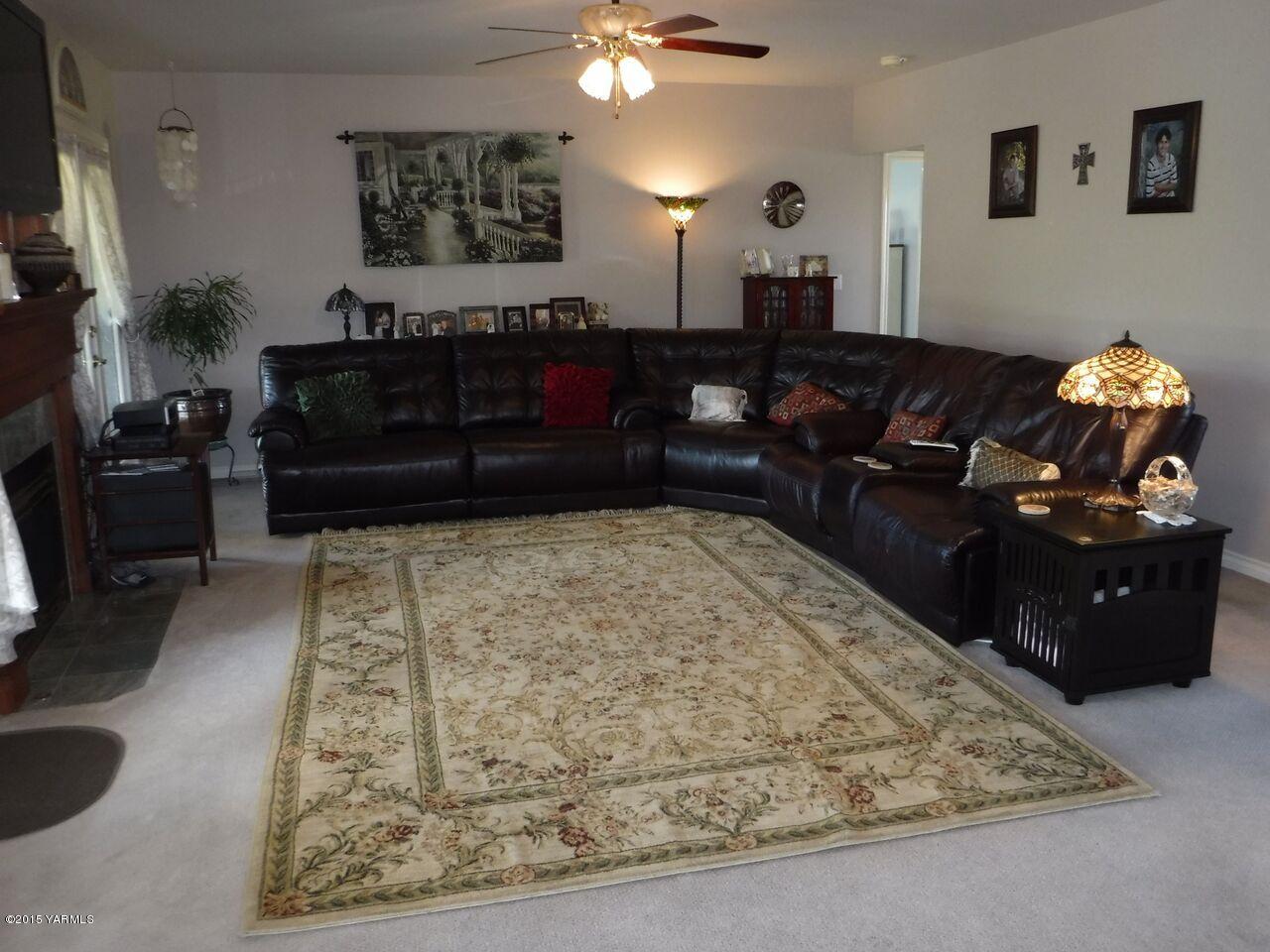 11301 Summitview Ext Road Yakima, WA 98908 - Photo 11 of 45 a living room with furniture and a fireplace