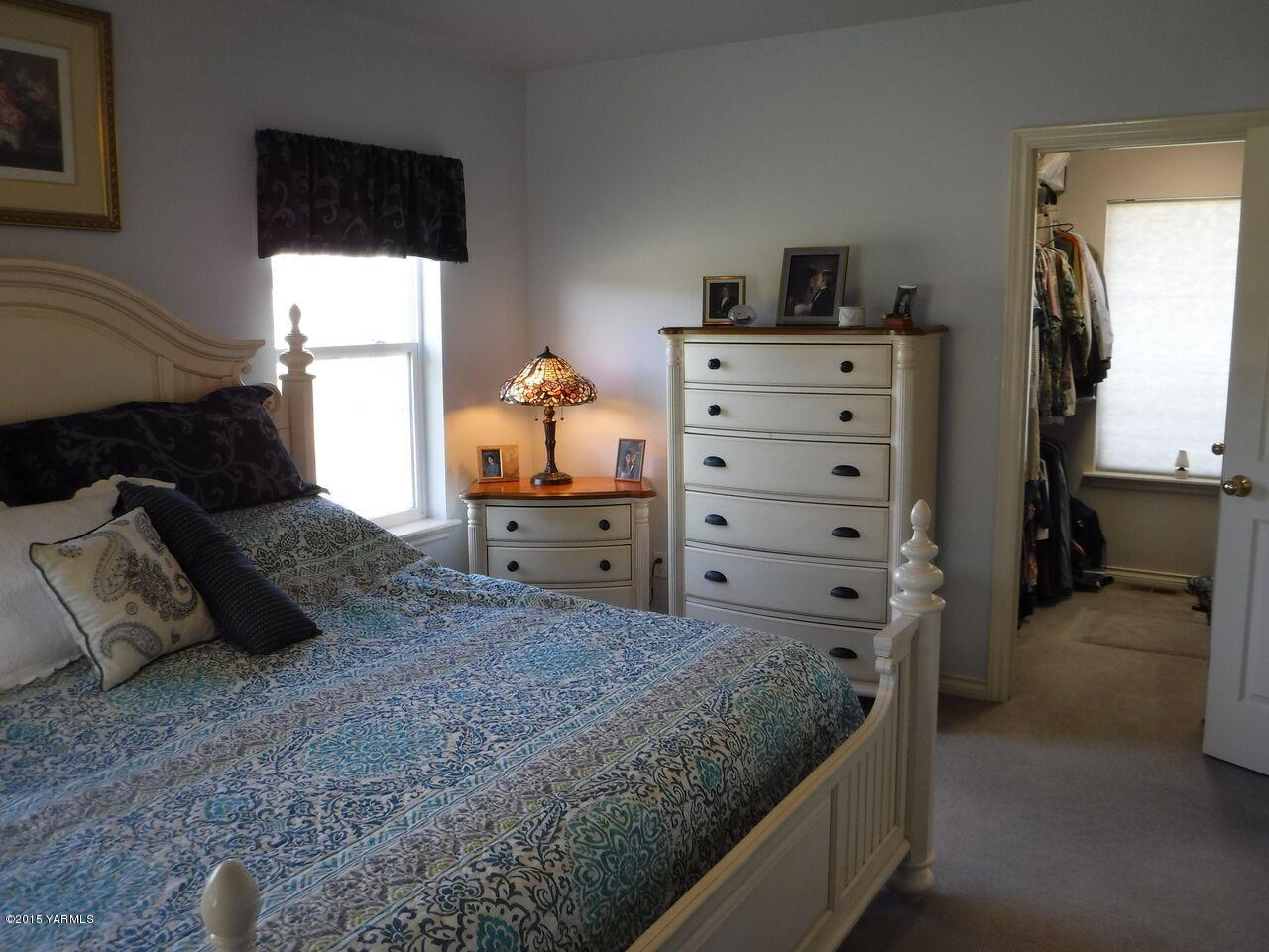 11301 Summitview Ext Road Yakima, WA 98908 - Photo 25 of 45 a bedroom with a bed and a dresser