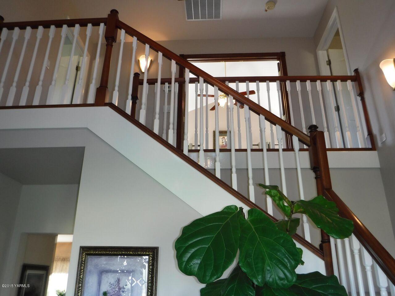 11301 Summitview Ext Road Yakima, WA 98908 - Photo 28 of 45 a view of entryway