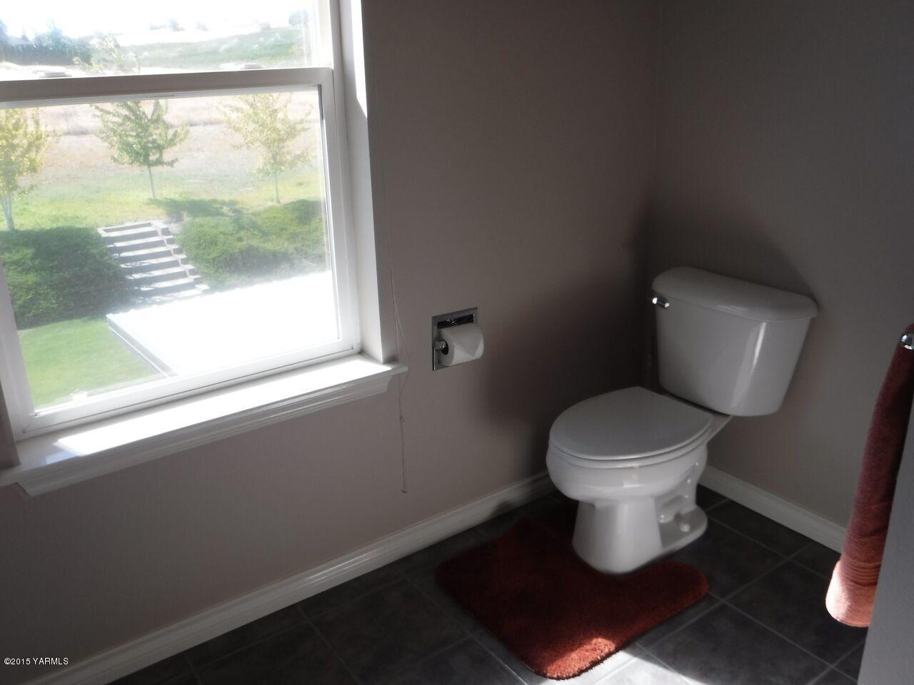 11301 Summitview Ext Road Yakima, WA 98908 - Photo 33 of 45 a white toilet sitting next to a window