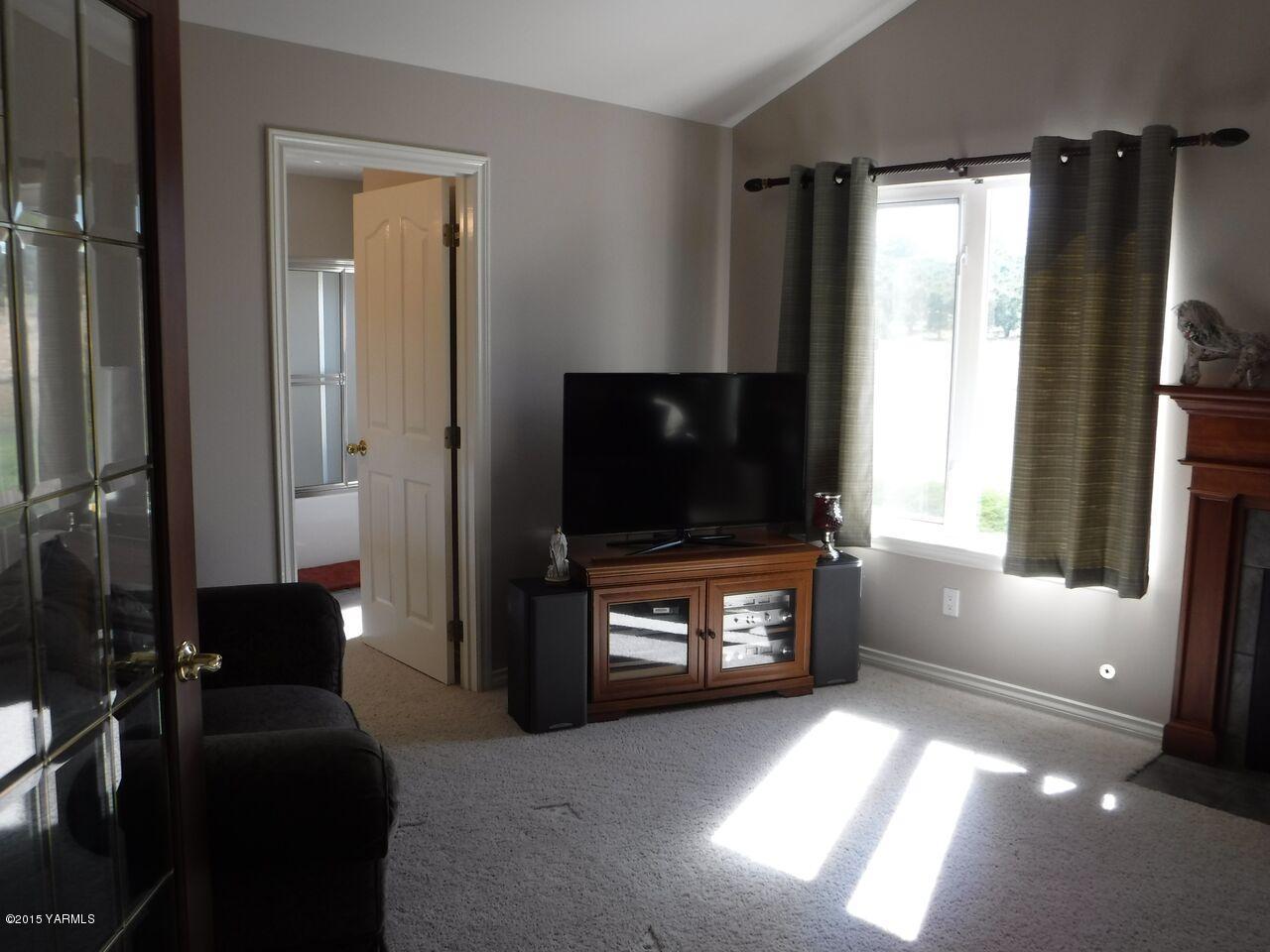 11301 Summitview Ext Road Yakima, WA 98908 - Photo 37 of 45 a living room with furniture and a flat screen tv