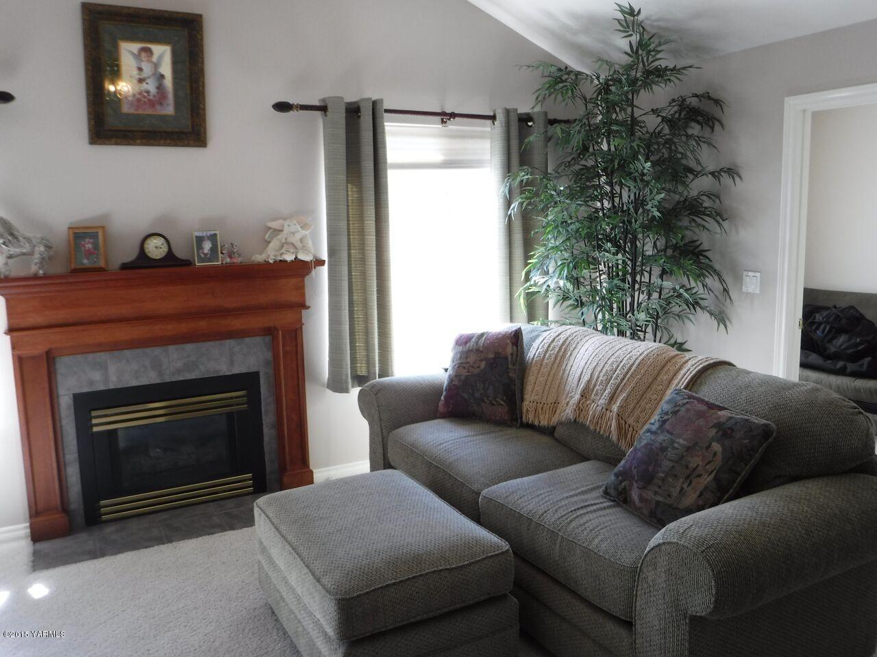 11301 Summitview Ext Road Yakima, WA 98908 - Photo 39 of 45 a living room with furniture a window and a fireplace