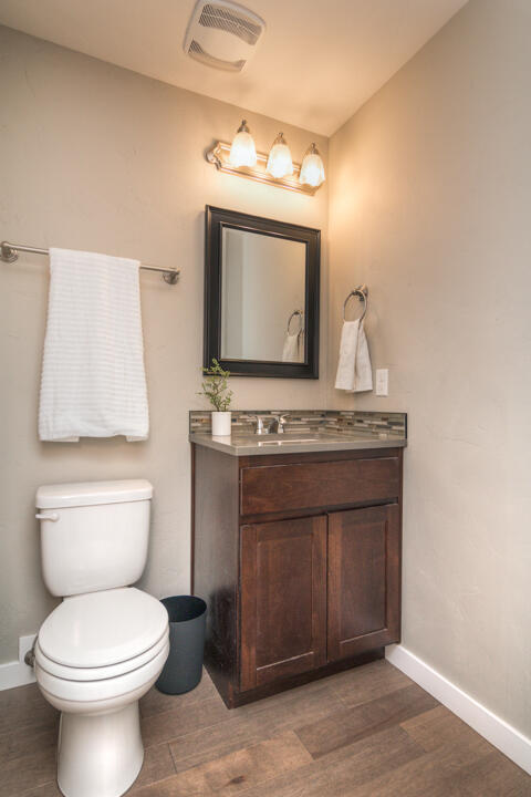 520 Southeast Reed Market Road Bend, OR 97702 - Photo 13 of 25 powder bath