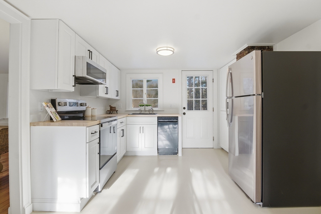 261 Central Street Rowley, MA 01969 - Photo 8 of 30