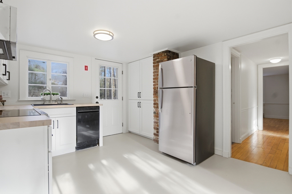 261 Central Street Rowley, MA 01969 - Photo 9 of 30