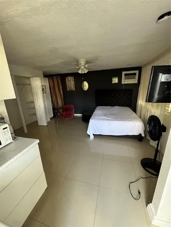 $1,300 | 1111 North 25th Avenue, Hollywood, FL 33020