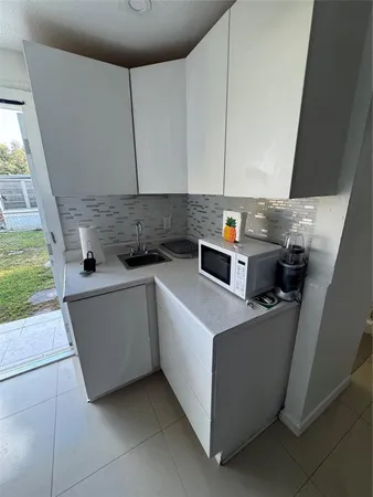 $1,300 | 1111 North 25th Avenue, Hollywood, FL 33020