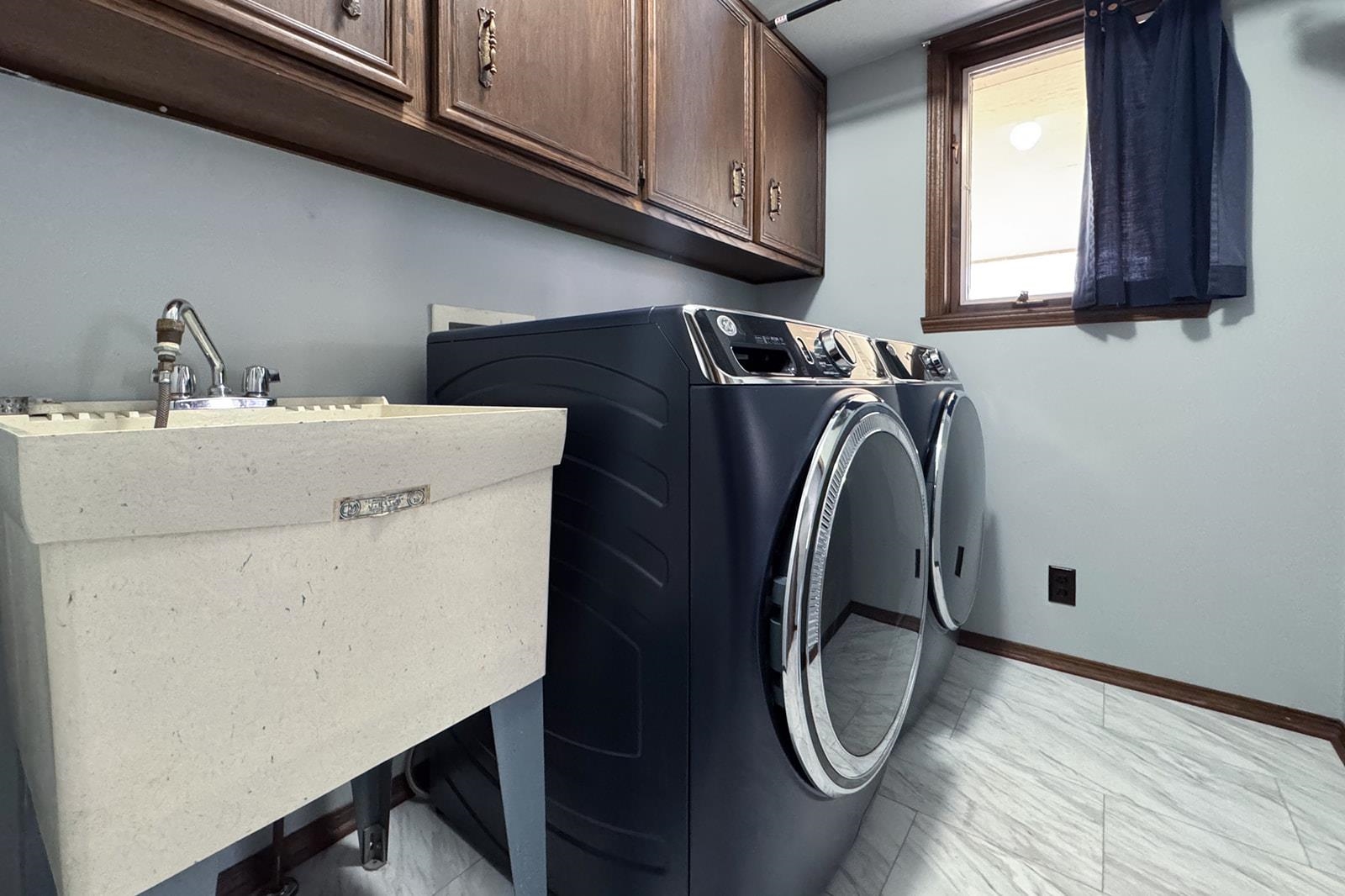 10401 Ray Drive Roscoe, IL 61073 - Photo 22 of 38 a utility room with dryer and washer