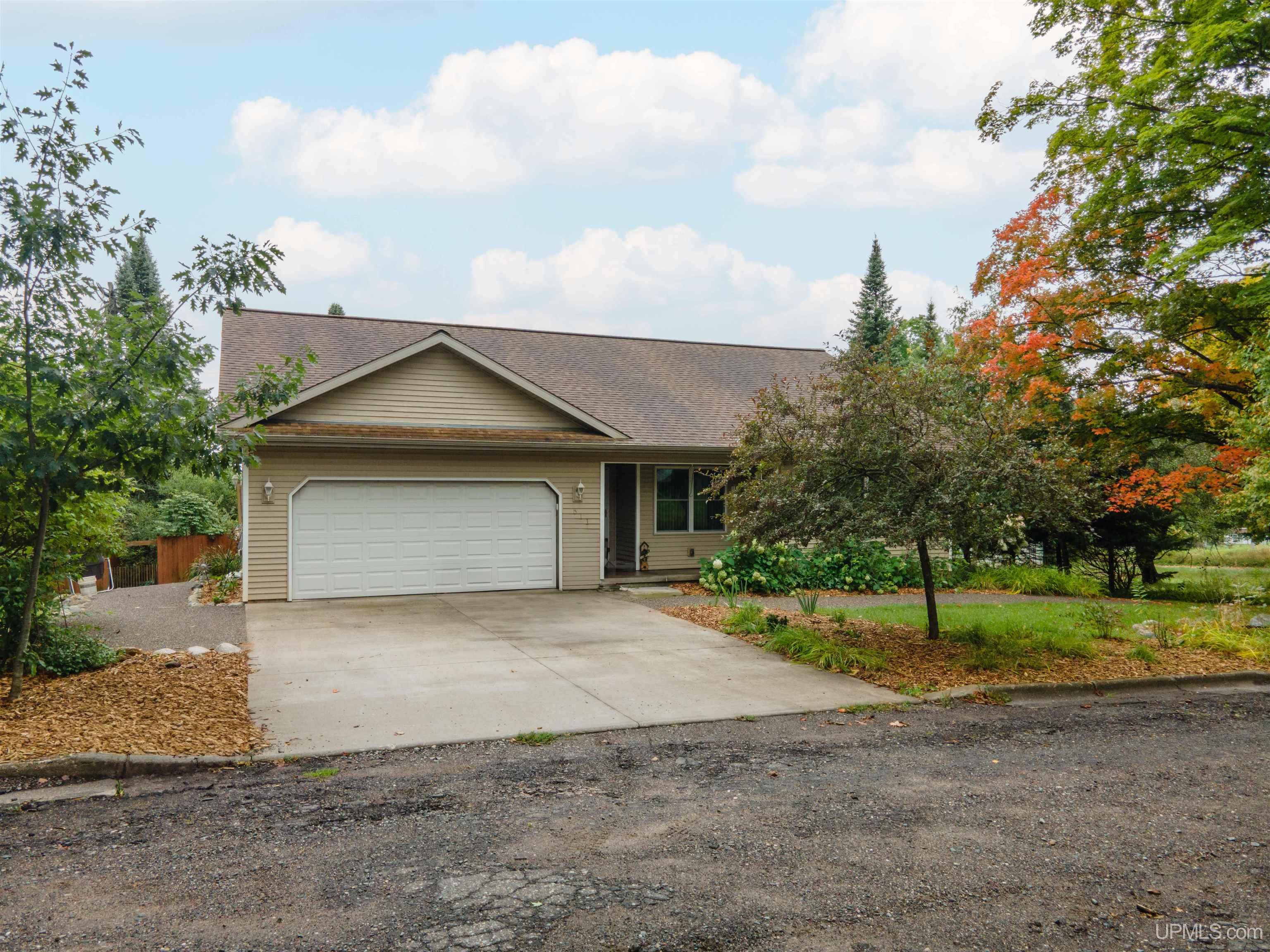 511 3rd Street Alpha, MI 49902 - Photo 27 of 35