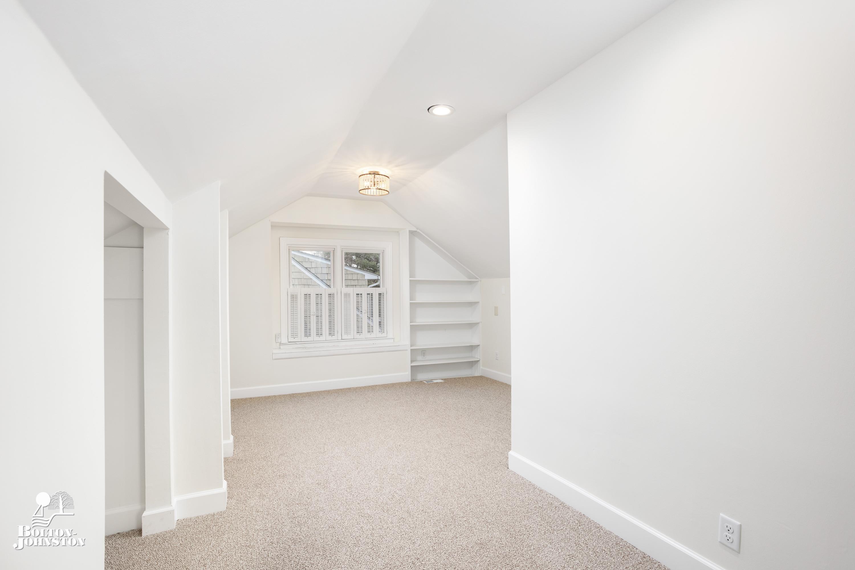 284 Ridgemont Road Grosse Pointe, MI 48236 - Photo 21 of 34 2nd Floor Bedroom #2