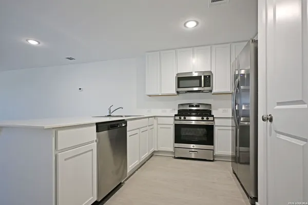 $1,545 | 2415 Shady Grove, New Braunfels, TX 78130