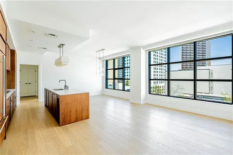 $955,000 | 1001 Julia Street, Unit 6D, New Orleans, LA 70113