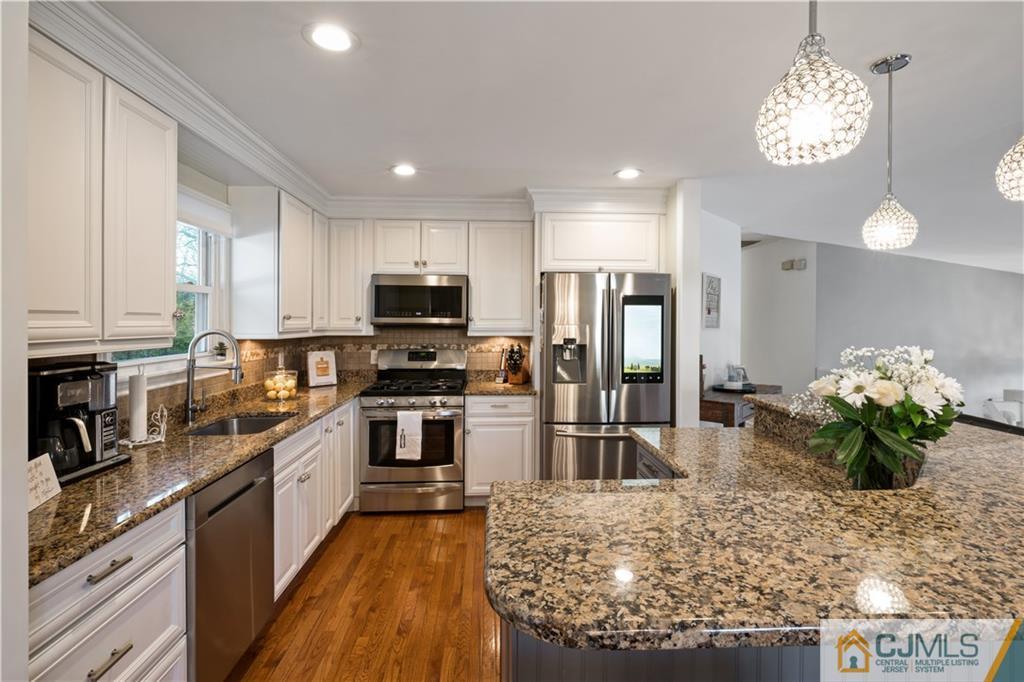 17 Sweet Gum Road Howell, NJ 07731 - Photo 3 of 24 Gallery Image 3